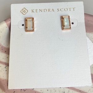 Paola Gold Stud Earrings In Ivory Pearl